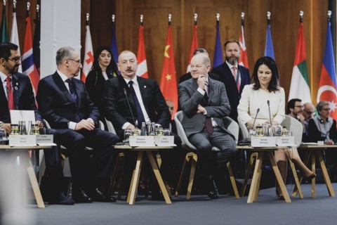 (R-L) Annalena Baerbock (Alliance 90/The Greens), Federal Foreign Minister, Olaf Scholz (SPD),