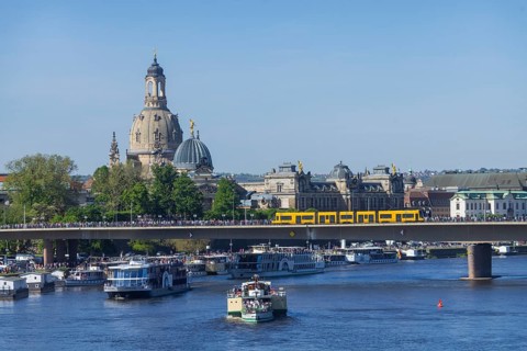 Every year on 1 May, the historic passenger steamers (PD) and the two saloon ships of the White