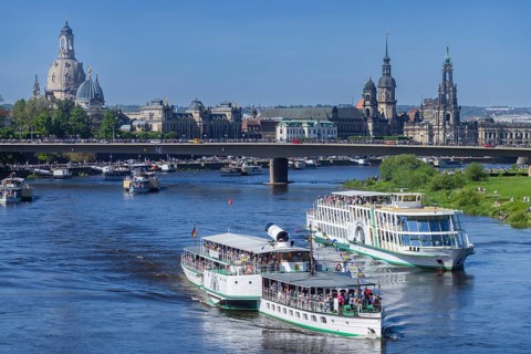 Every year on 1 May, the historic passenger steamers (PD) and the two saloon ships of the White