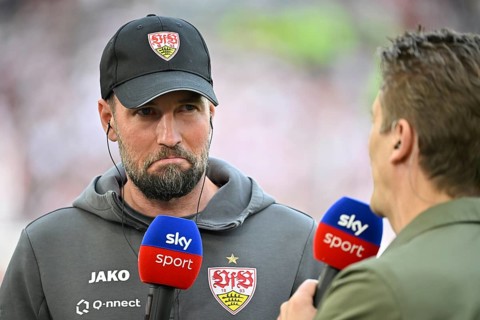 Coach Sebastian Hoeness VfB Stuttgart, portrait, thoughtful, interview, microphone, microphone,