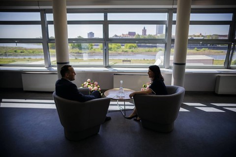 Annalena Baerbock (Alliance 90/The Greens), Federal Foreign Minister, talks to Rados Caw Sikorski,