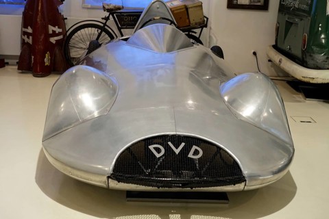 DELFOSSE DVD, front view of a silver vintage sports car with a DVV emblem in the museum, AUTOMUSEUM