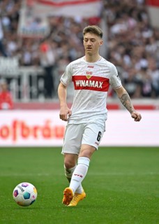 Angelo Stiller VfB Stuttgart (06) Action on the ball, MHPArena, MHP Arena Stuttgart,