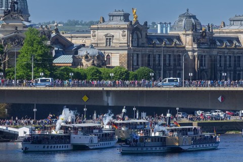 Every year on 1 May, the historic passenger steamers (PD) and the two saloon ships of the White