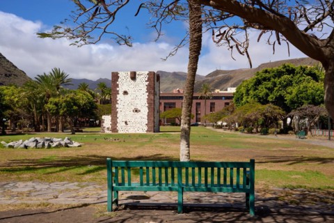 Torre del Conde, Tower of the Count, medieval tower in the park, bench, Parque de la Torre, San