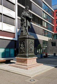 Inner courtyard of Leipzig University with the monument to Gottfried Wilhelm Leibniz, Leipzig,