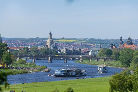 Every year on 1 May, the historic passenger steamers (PD) and the two saloon ships of the White