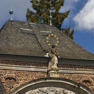 Gatehouse with Madonna figure, Eppinghoven Monastery, former abbey of the Cistercian nuns, Neuss,