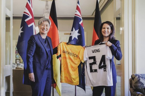 (R-L) Annalena Baerbock (Alliance 90/The Greens), Federal Foreign Minister, and Penny Wong, Foreign