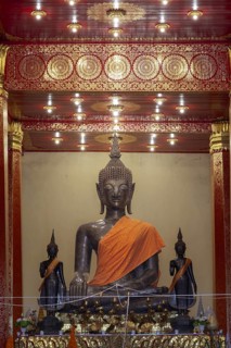 Buddha statue, Bhumispara-mudra, Buddha Gautama at the moment of enlightenment, Wat Ong Teu,