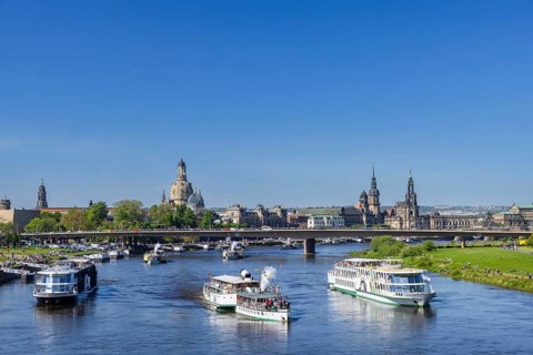 Every year on 1 May, the historic passenger steamers (PD) and the two saloon ships of the White
