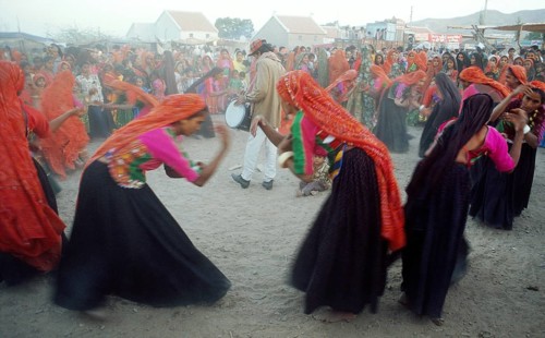 Hindu women, ahir caste, performing a traditional dance, religious festival, kutch, Gujarat, India,