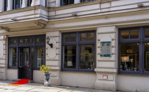 Antiquarian bookshop in the Nikolaiviertel quarter, Berlin-Mitte, Germany, Europe