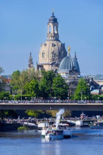 Every year on 1 May, the historic passenger steamers (PD) and the two saloon ships of the White