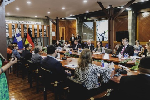 (R-L) Annalena Baerbock (Alliance 90/The Greens), Federal Foreign Minister, and Henry Puna,