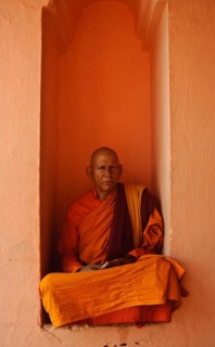 Buddhist monk, Mahabodhi temple, pilgrimage site, Bodhgaya, India, Asia