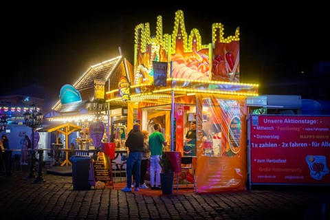 Spring Festival of the Dresden Showmen on the fairgrounds at the Marienbruecke, Dresden, Saxony,
