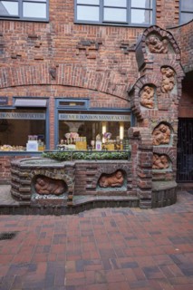 Fountain with seven faults by sculptor Bernhard Hoetger in the Handwerkshof on Boettcherstrasse in
