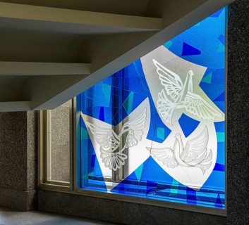 Window glass paintings, realistic socialism, vestibule of the European School of Management and