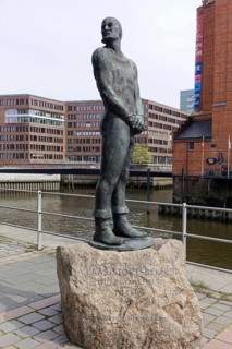 Stoertebecker sculpture on Stoertebecker Ufer, Elbtorpromenade, Hafencity, Hamburg, bronze statue