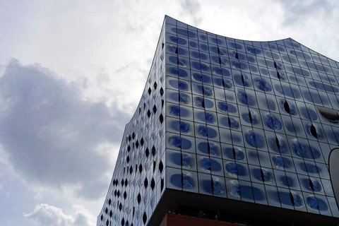 Elbe Philharmonic Hall, Architects Herzog & De Meuron, Hafencity, Hamburg, Modern wave-shaped