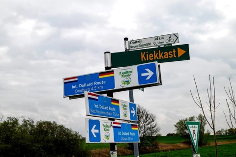 Signpost on the International Dollard Route cycle path in the border area at the Nieuwe Statenzijl