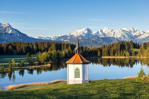 Chapel at Hegratsrieder See near Fuessen, Allgaeu Alps, snow, Allgaeu, Bavaria, Germany, Europe