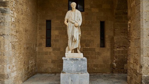 Statue of a historical figure in antique garb on a pedestal, statue from the 1st century BC,