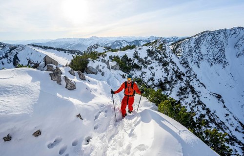 Mountaineer on the ridge of the Aiplspitz in the snow, snow-covered mountain landscape with