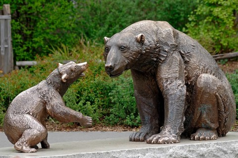 Bronze sculptures of polar bears (Ursus maritimus) in the Nuremberg Zoo, Am Tiergarten 30,