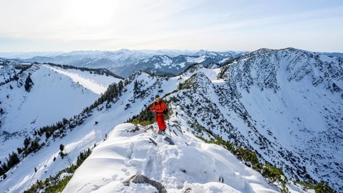 Mountaineer on the ridge of the Aiplspitz in the snow, snow-covered mountain landscape with