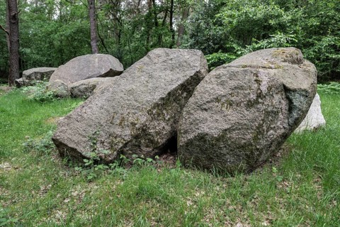 Large stone tomb from the Neolithic period, Holte-Lastrup, Emsland, Lower Saxony, Germany, Europe