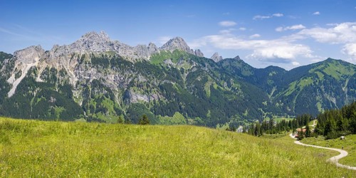 Mountain panorama from the Krinnenspitze, 2000m, behind Friedberger Klettersteig, Rote Flueh,