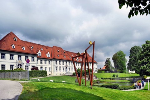Office building of Ottobeuren Monastery with the sculpture Tre pellegrini by Erwin Roth,