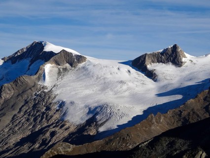 View from the Kreuzspitze to the summit of the Grossvenediger and Rainerhorn with the Mullwitzkees