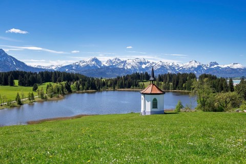 Chapel at Hegratsrieder See near Fuessen, Allgaeu Alps, snow, forest, Ostallgaeu, Allgaeu, Bavaria,
