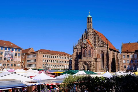 Auer Dult on the main market square, with Church of Our Lady, Nuremberg, Middle Franconia,