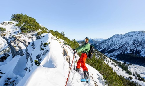 Mountaineer on the ridge of the Aiplspitz in the snow, snow-covered mountain landscape with