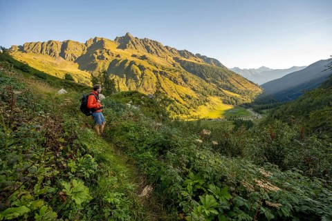 Mountaineers on a hiking trail, view of the Frohntal valley in the first morning light, mountain