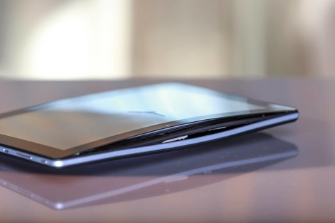 A defective, swollen battery pushes the housing of a tablet apart, damaging the display