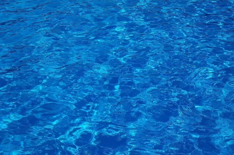 Blue, clear and undulating water in an outdoor pool