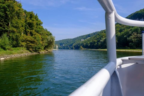 Excursion boat, Danube boat, in the Danube gorge, with liberation hall, Weltenburger Enge, gorge,