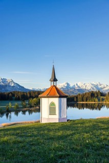 Chapel at Hegratsrieder See near Fuessen, Allgaeu Alps, snow, Allgaeu, Bavaria, Germany, Europe