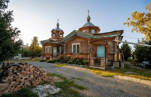 Wooden church, Russian Orthodox Church Tserkov, Teploklyuchenka, Kyrgyzstan, Asia