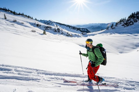 Ski tourers climbing the Aiplspitz, Mangfall mountains, Bavarian Prealps, Bavaria, Tyrol
