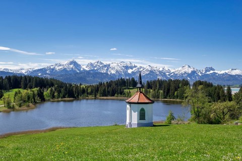 Chapel at Hegratsrieder See near Fuessen, Allgaeu Alps, snow, forest, Ostallgaeu, Allgaeu, Bavaria,