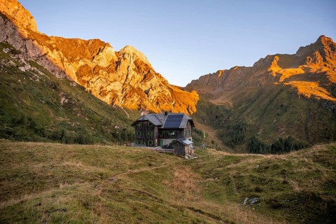 Alpine club hut, Hochweisssteinhaus mountain hut, mountain landscape with green mountain meadows