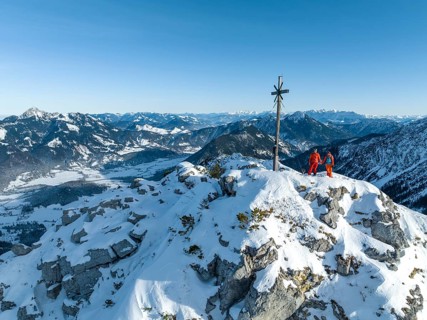 Ski tourer on the summit of the Aiplspitz, Mangfall mountains, Bavarian Prealps, Bavaria, Tyrol,