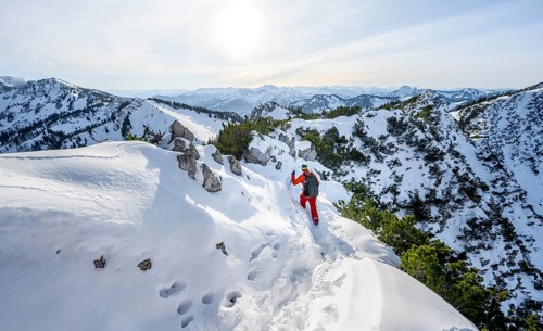 Mountaineer on the ridge of the Aiplspitz in the snow, snow-covered mountain landscape with