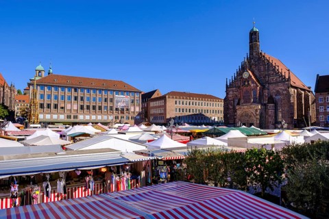 Auer Dult on the main market square, with Church of Our Lady, Nuremberg, Middle Franconia,
